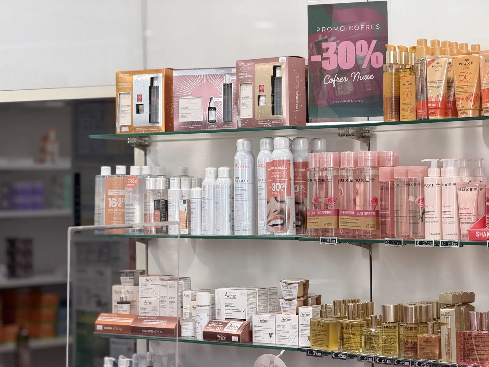 Sección de dermofarmacia y dermocosmética de la Farmacia El Morche